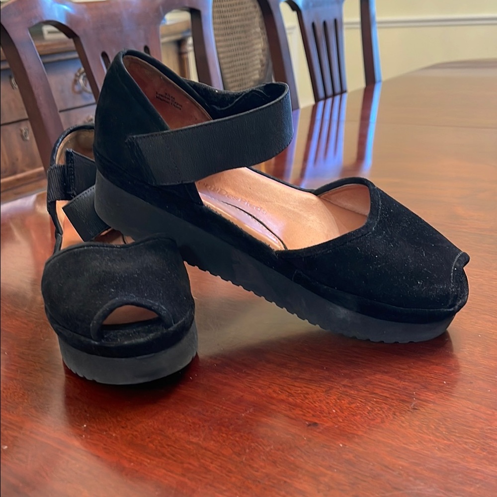 Black Platform Open-Toe Shoes with Strap